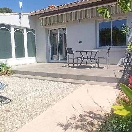 Holiday home Les De La Pinede *