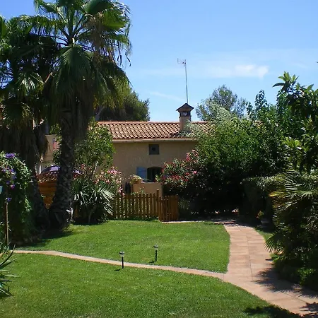 Holiday home Les De La Pinede *
