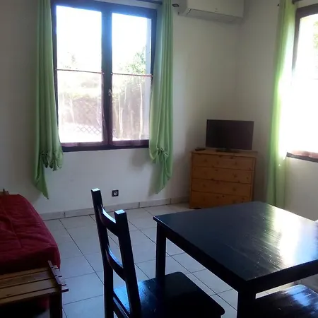 Holiday home Les De La Pinede *